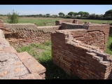 08412 ostia - regio v - insula iii - domus del pozzo (v,iii,3) - bli in raum (7) - ri suedosten.jpg